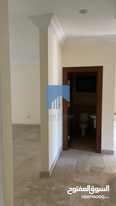 شقة فاخرة للبيع في الشميساني طابق ارضي معلق 230م تشطيب سوبر ديلوكس بسعر مغري لم تسكن