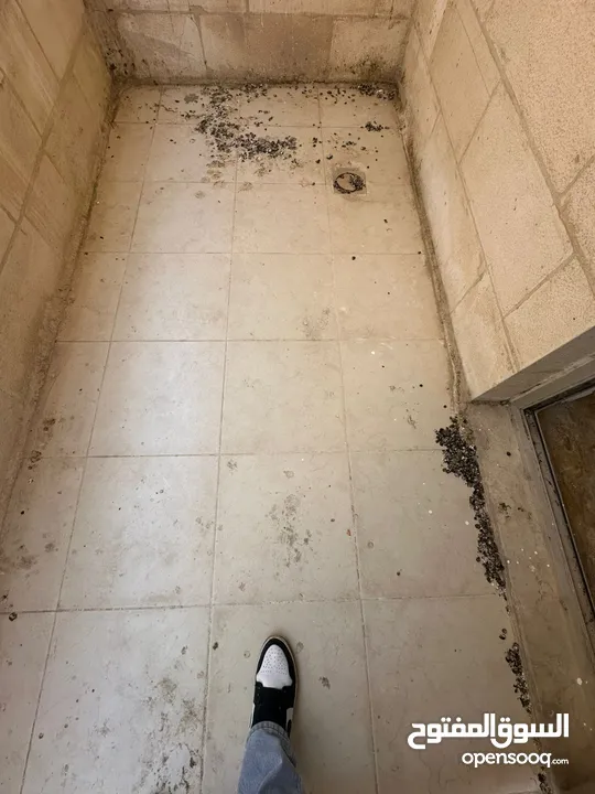 الجبيهة+ حي المنصور شقه فارغه للايجار ـ  150 متر ـ 3 نوم باجره 350 دينار
