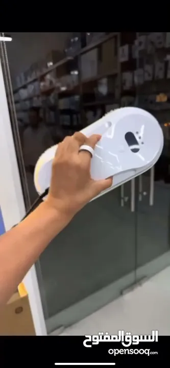 روبوت تنظيف الزجاج (window cleaner robot)