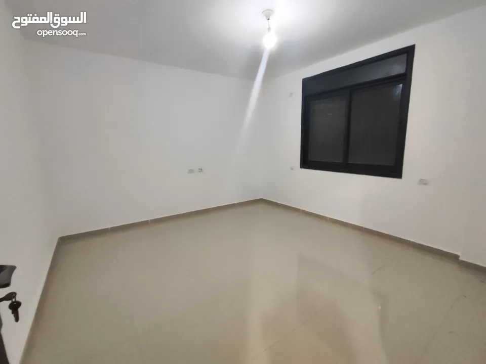 شقة غير مفروشة مع حديقه للايجار في عين مصباح