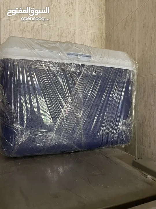 حافظة طعام RubberMaidومشروبات حجم 34 لتر شبه جديدة صناعة امريكي