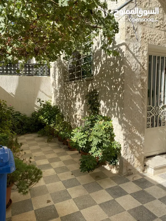 شقة طابقية مميزة للايجار / جبل النزهة