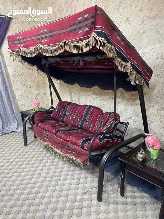 طقمين كنب وطاولة سفرة ومرجيحة