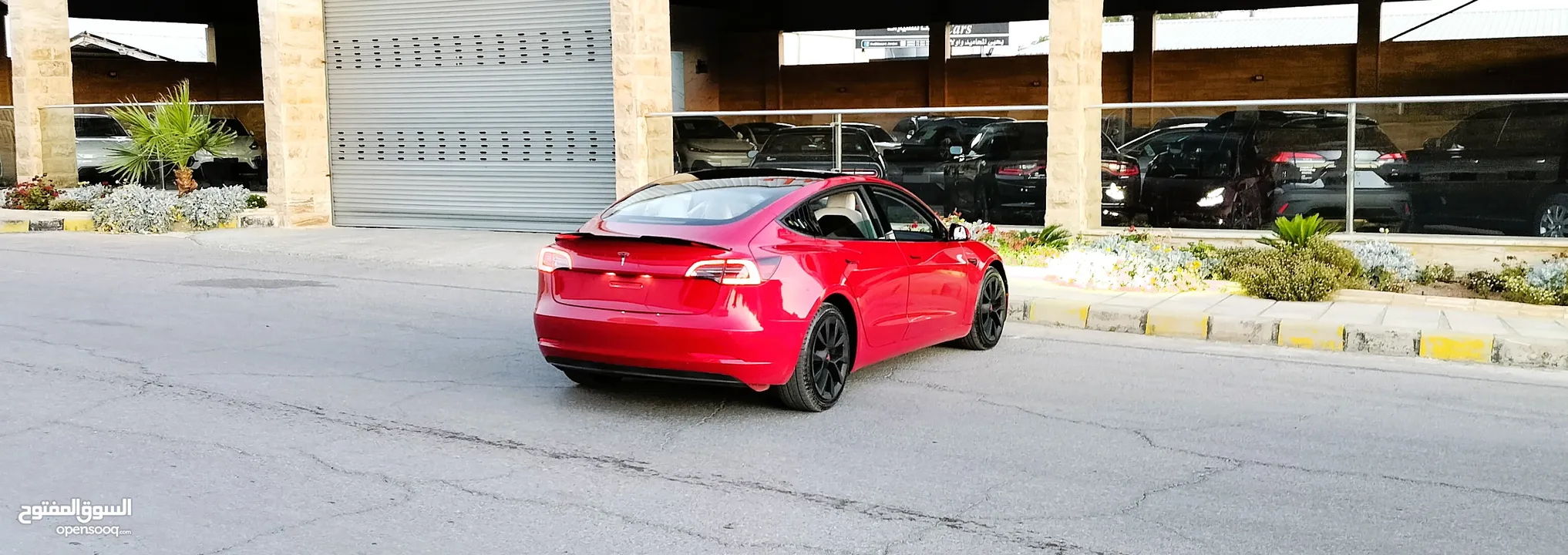 تيسلا 2022 model 3 فحص كامل 4 جــيـــد بدون ملاحظات غرفة جلد ابيض لون مميز بحالة الوكالة بسعر لقطة