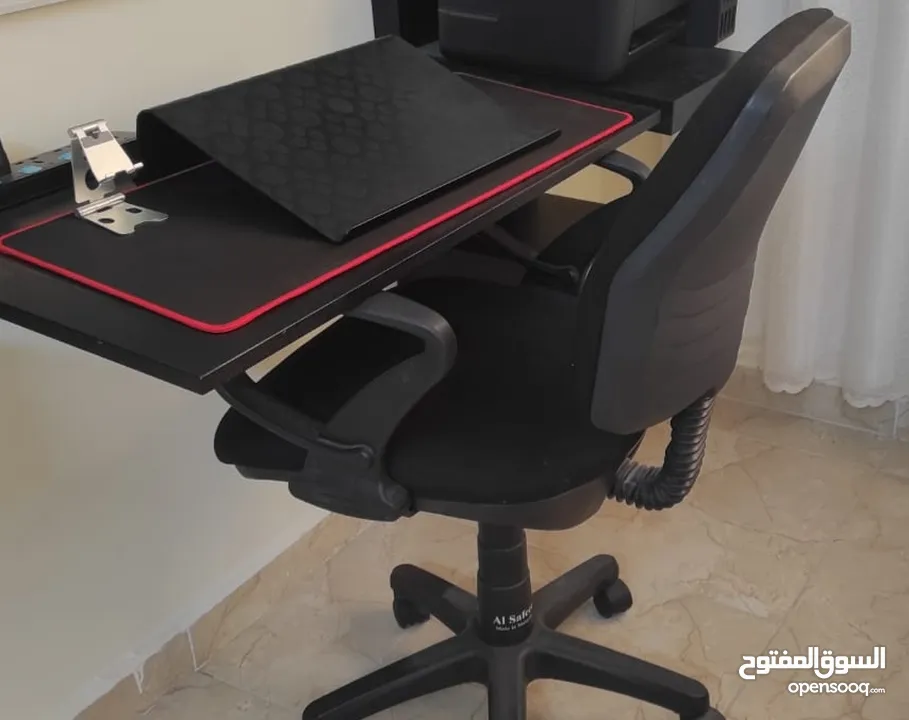 طاولة إيكيا مع كرسي طبي اصلي