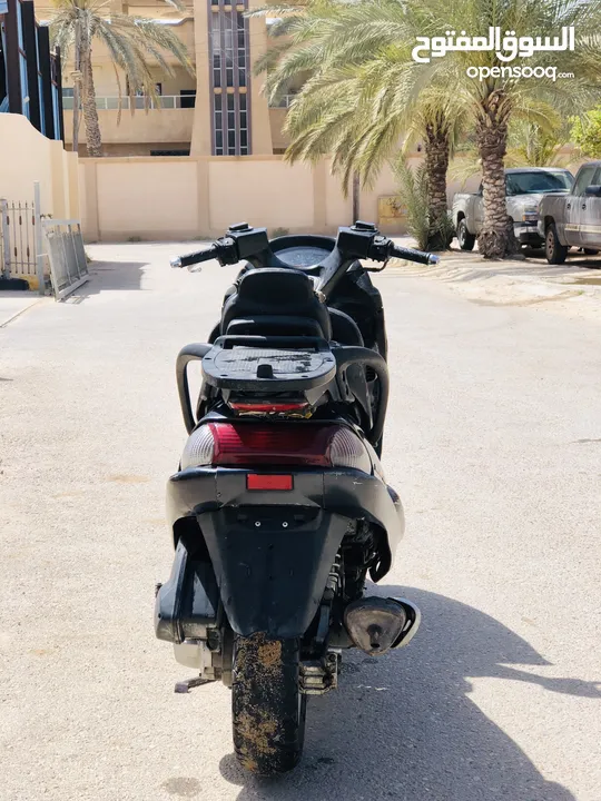 موطو ربي بارك مافيهاش ولا عيب تولع من نص طقة ايطاليا  150 cc للبيع 