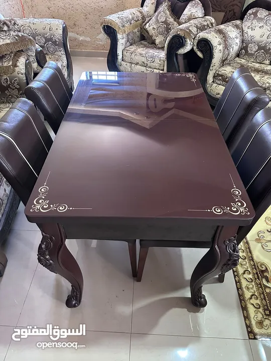كنب صالون استعمال بسيط بحاله جديده قعده تفصيل محلي  طاوله سفره مع 6 كراسي