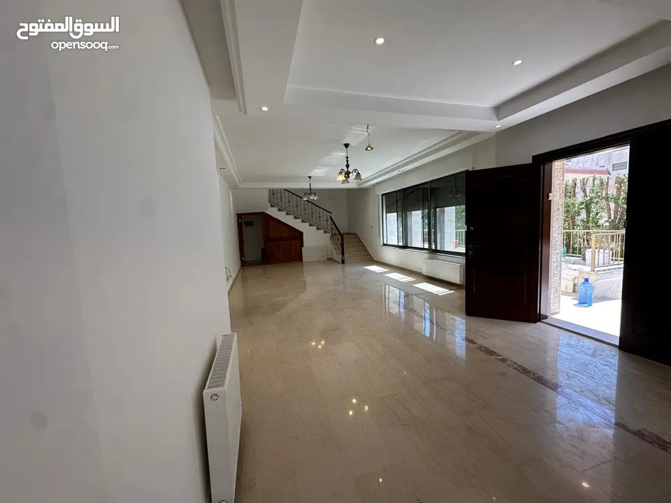 فيلا غير مفروشة للايجار في دير غبار ( Property 38288 ) سنوي فقط