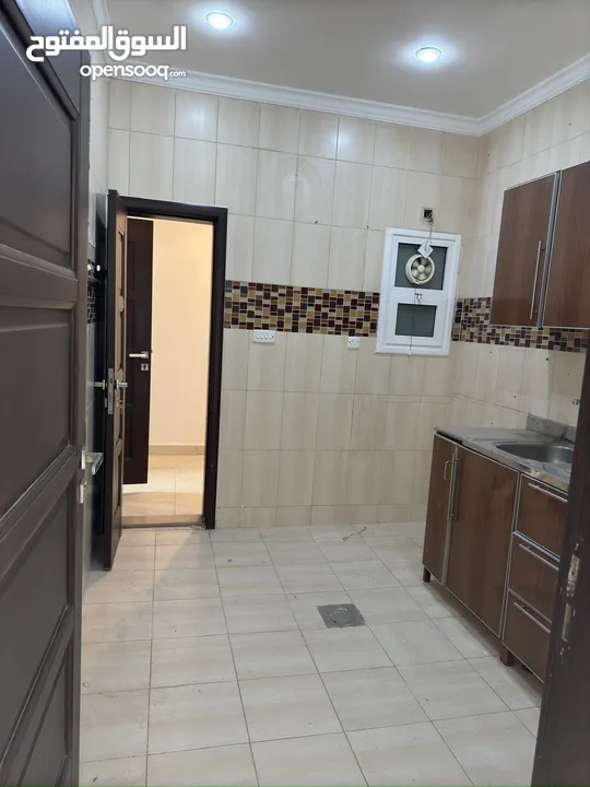 Apartment for rent 3 rooms in Al Shaab Bahri للإيجار شقه 3 غرف في الشعب البحري للعائلات