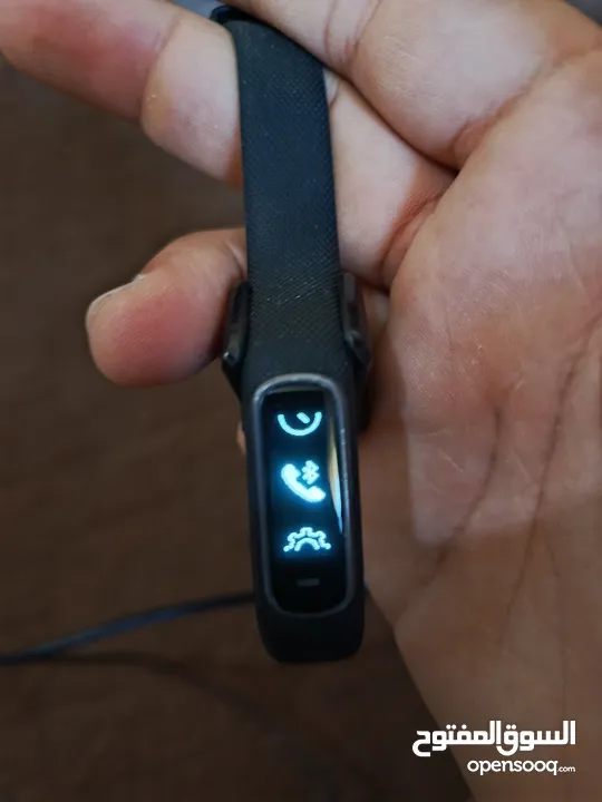 ساعه يد ذكيه جارمن الأصلية (GARMIN vívosmart 4) مستعمله شهرين