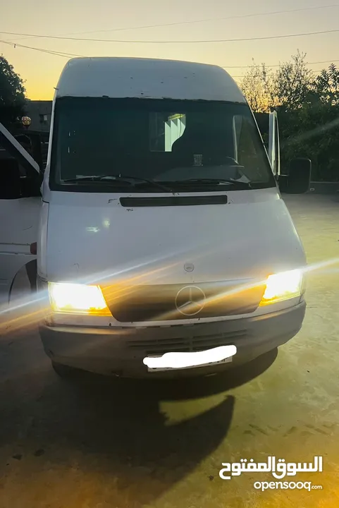 تمام  الباص نظيف ما فيه ضربات  اصل تجاري نظيف ضريبة  موديل 2000  باب سحاب على الجنب  شصي نظيف  بققص