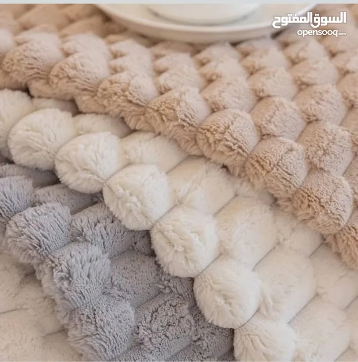طقم الفرو الكرات الفاخر وصل  أفخم طقم يعطي للكنب شكل دافي ولطيف ومليان فخامة!