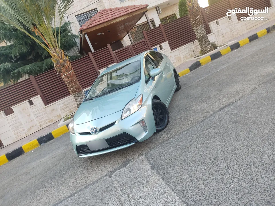 تويوتا بريوس موديل 2012 نظيفة جدا للبيع بسعر مغري جدا