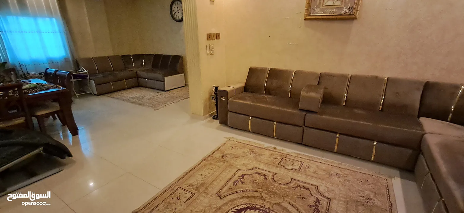 مجلس خليجى تفصيل بحال الوكاله للبيع فى اربد 34 مقعد بغطى 21 متر طولى