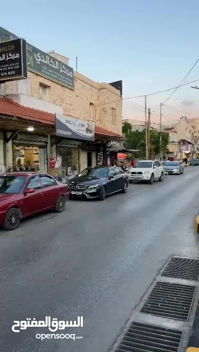 محل مميز للبيع – 3 حواصل – موقع استراتيجي على 3 شوارع!