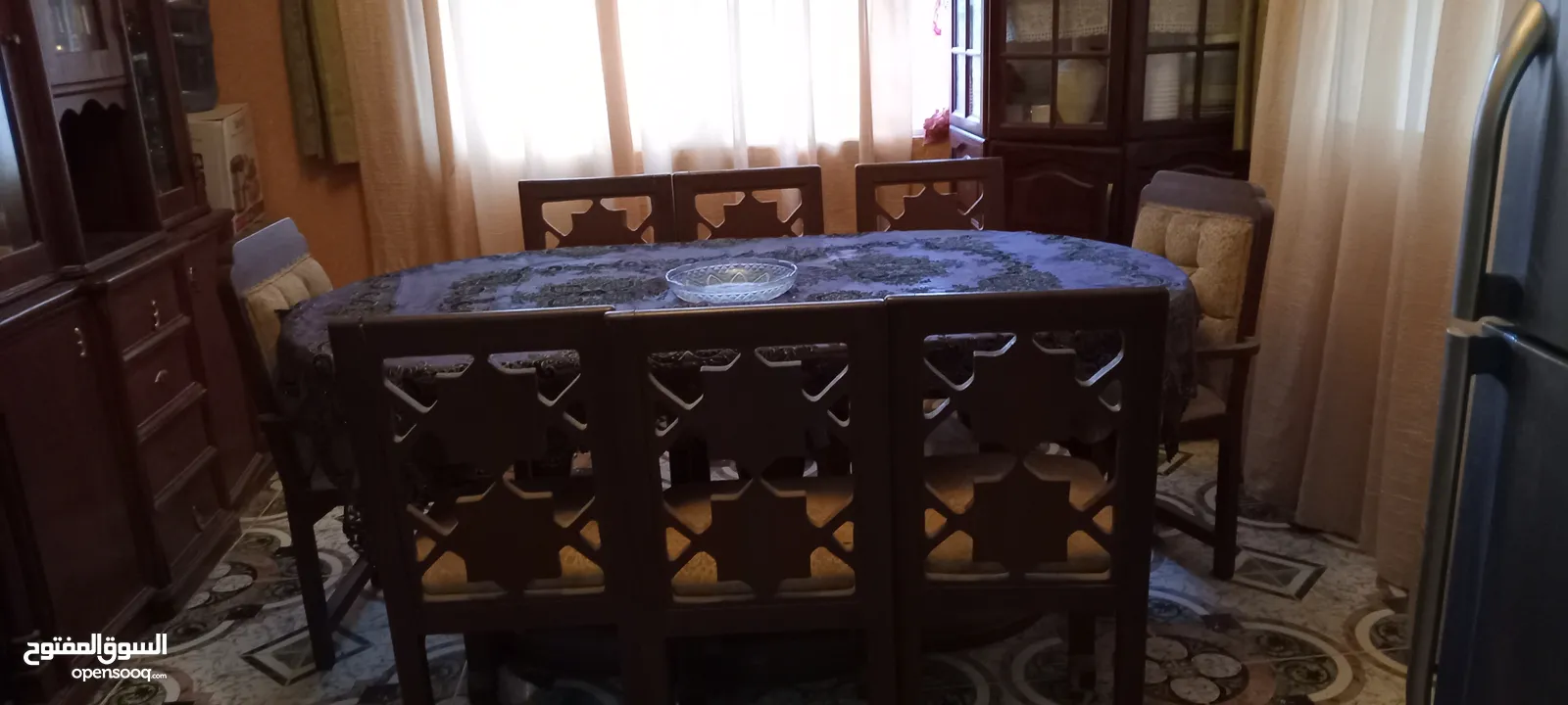 طاولة سفرة مع 8 كراسي مع بوفيه