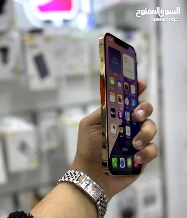 عرض خاص : iPhone 12 pro max 256gb هاتف نظيف جدا بحالة الوكالة بدون اي شموخ أو مشاكل مع ضمان و ملحقات