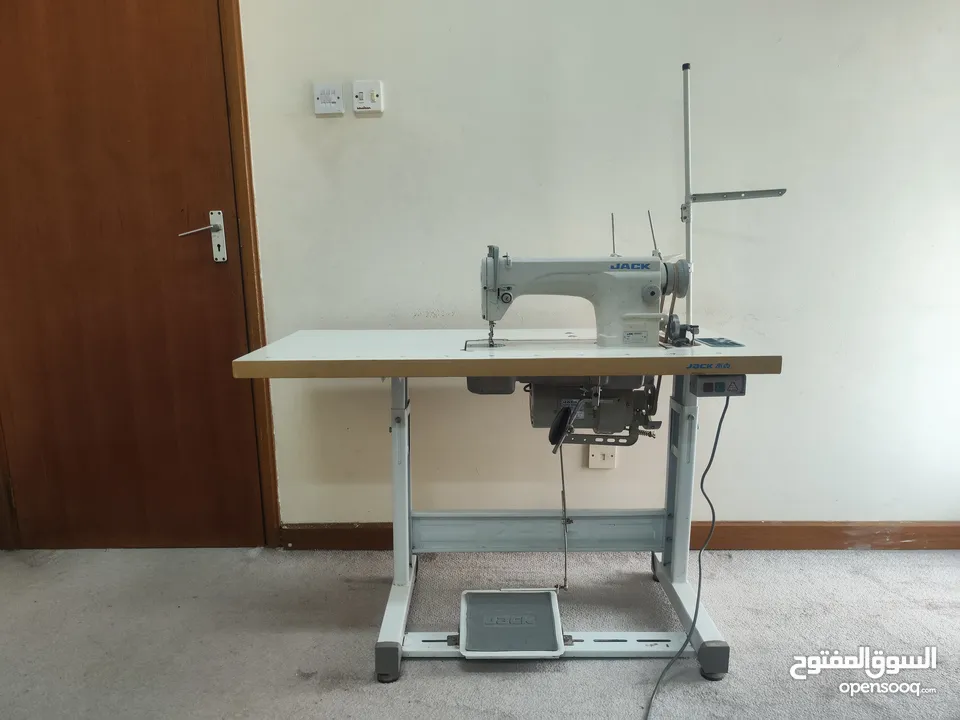 ماكينة خياطة JACK 8900C بحالة ممتازة JACK 8900C Sewing Machine in Excellent Condition