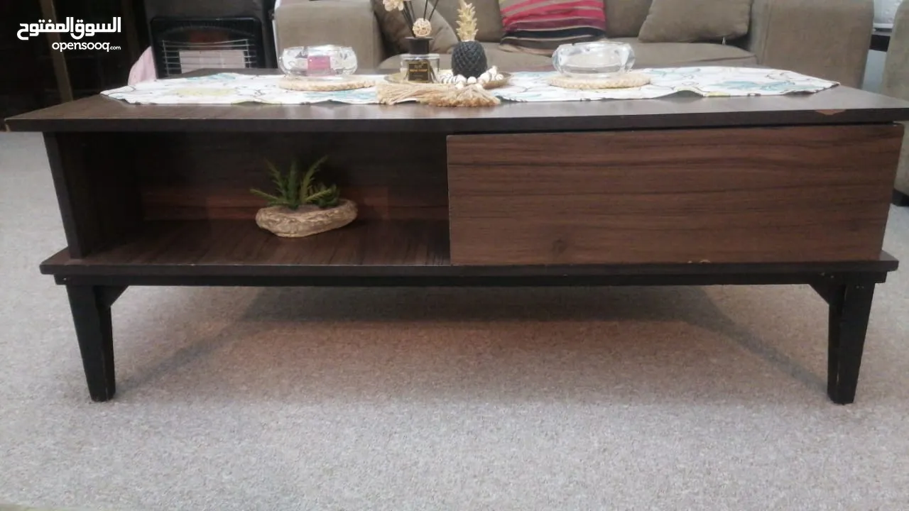 فرشة مجوز وطاوله وسط وصوبة غاز