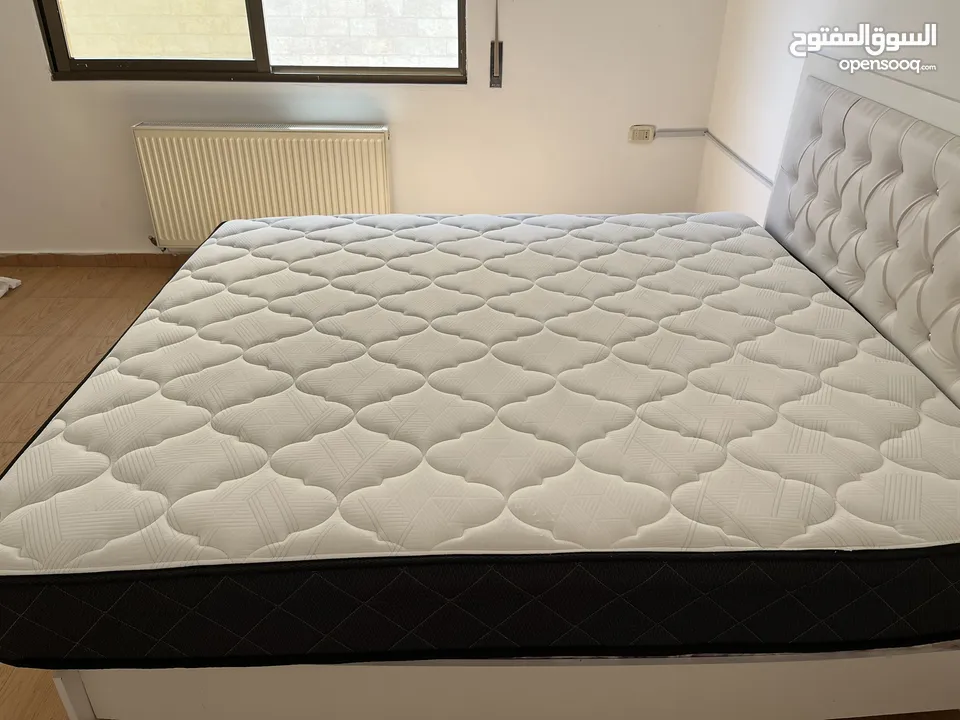 فرشه كينج  حجم مقاس 200x 180 cm  استخدام 10 اشهر فقط.  ممتازه الحال متل الجديد بتخدمك بحدود  10 سنين