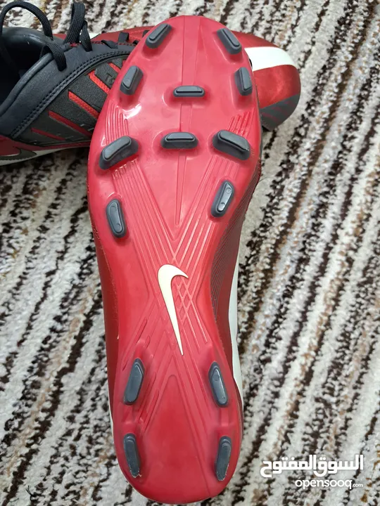 ذاء نايك T 90 رياضي اصابع لكرة القدم اصلي 100 % جديد غير مستخدم نهائيا بحالة الشركة  مقاس 45