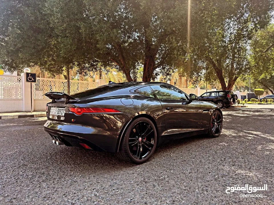 جاكوار F TYPE S ماشي 61 ألف