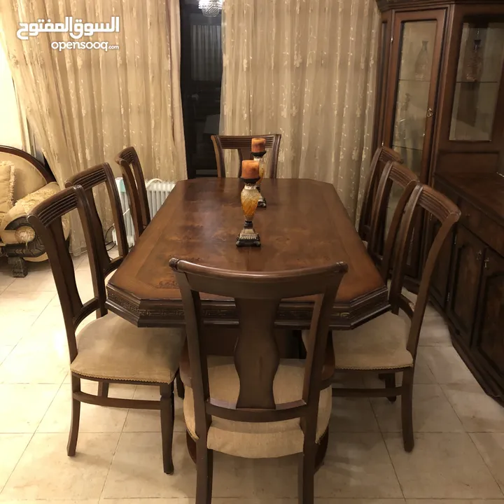 طاوله سفره 8 كراسي مع بوفيه ومرايه وفضيات عدد2