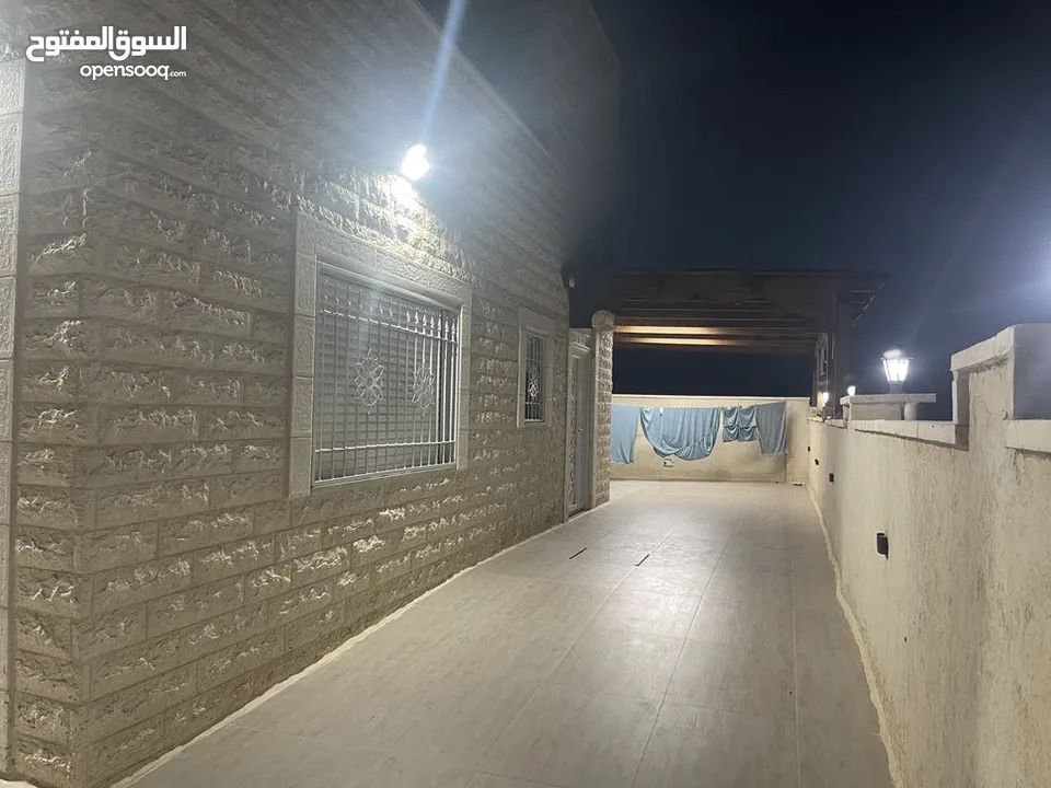 بيت مستقل في يبرود مع قطعة ارض 1410 متر حصص  قطعة رقم 55 حوض 4