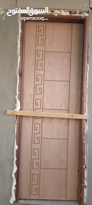 ابواب خشبيه داخليه و خارجيه بتصاميم حديثه وفاخره وعصريه جميع الانواع دهان  او تلبيس pvc  وقشره بلوط