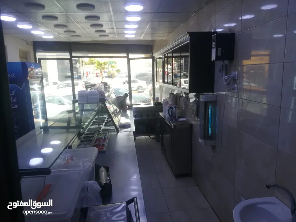 مطعم حمص و فول للبيع مجهز بالكامل.