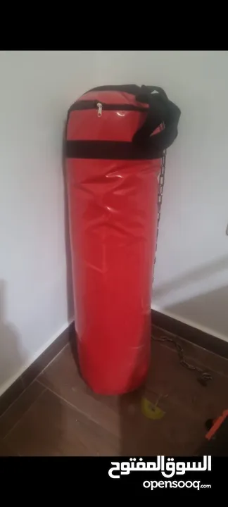 بوكسينج مع كفوف و تعليقة الحائط جديد