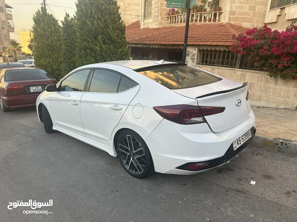 2019 Elentra Turbo.
