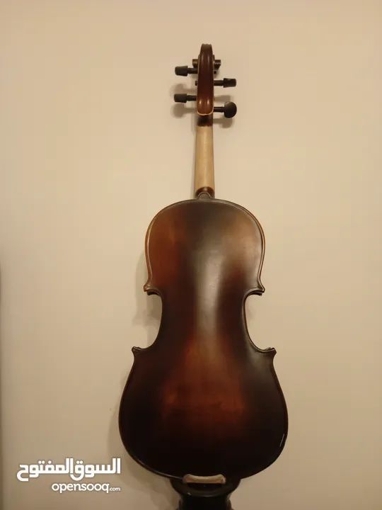 كمان ساندنر (Sandner) بحالة ممتازة مع جميع مستلزماته.