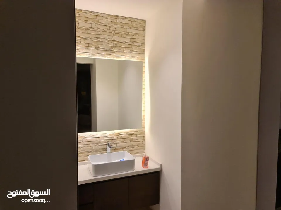 شقة مفروشة بمنطقة المصايف قريب مدرسة الاوائل ثلاث غرف بحالة ممتازة من المالك مباشرة