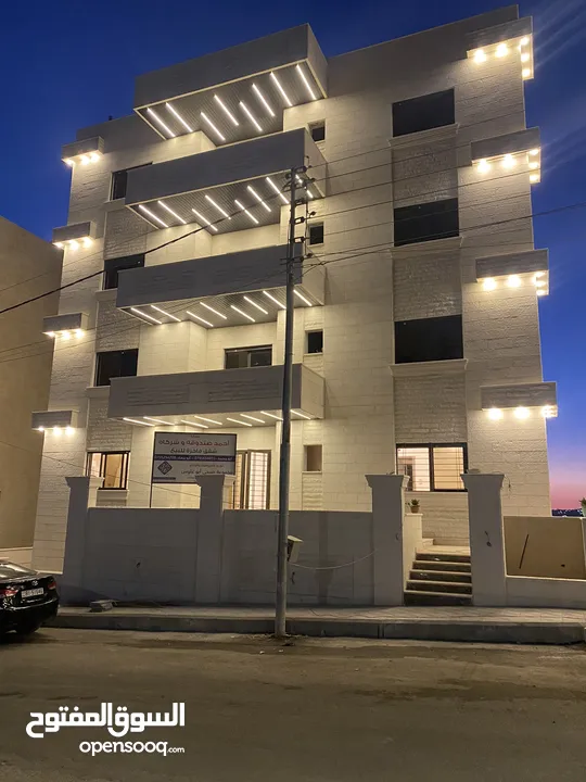 شقق جديدة مطلة في البيادر للبيع من المالك