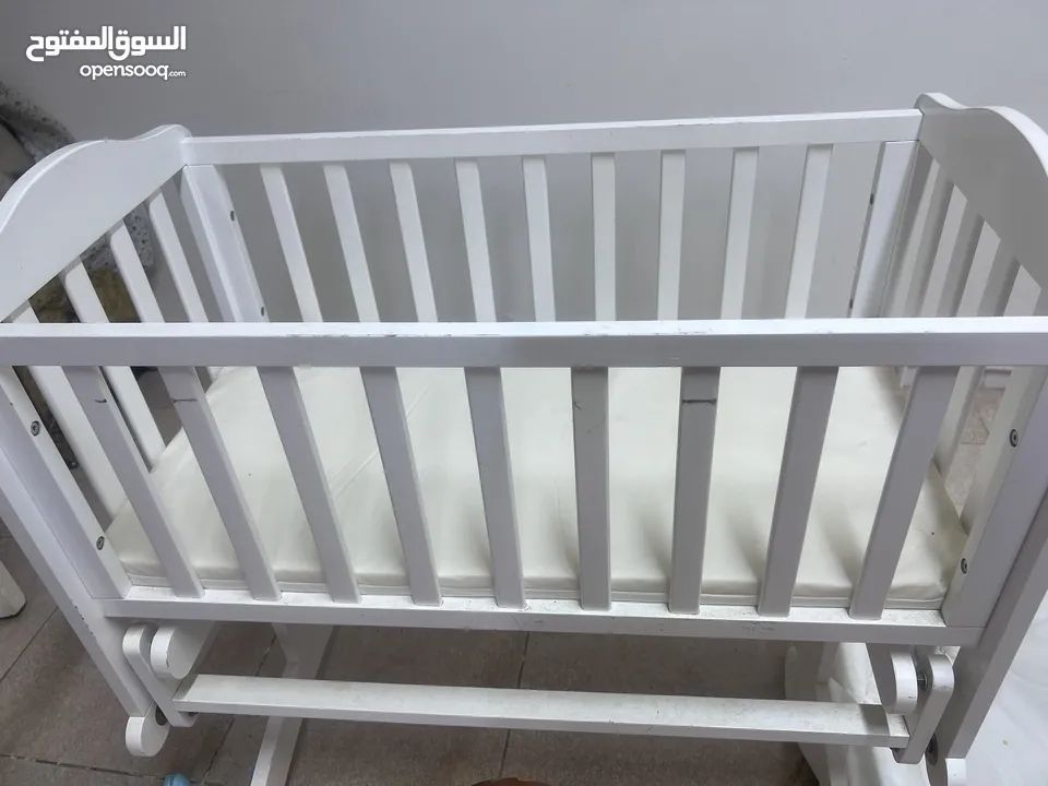 Baby bed and all items 100
