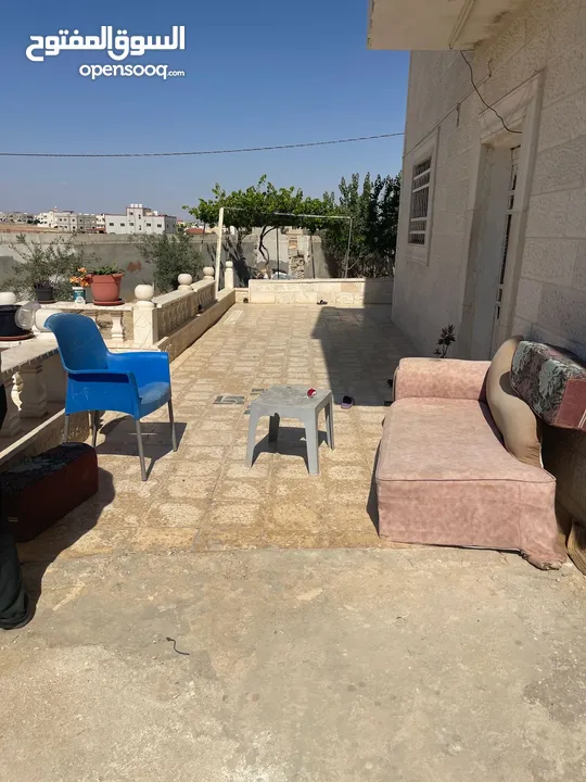 بيت طابقين