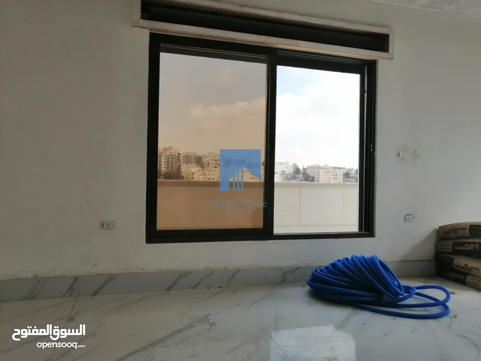 شقة فاخرة للبيع في خلدا  - قرب مدارس ساندس طابق ثالث 160م مع روف دوبلكس 125م لم تسكن