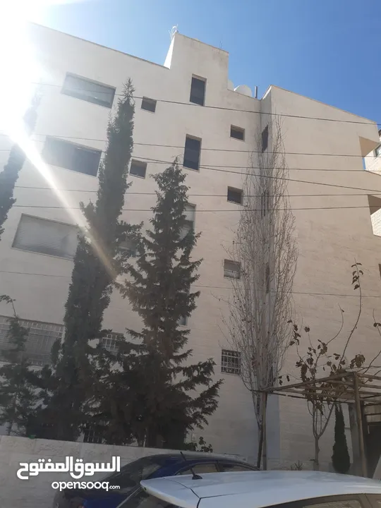 ستوديو للايجار مكون من غرفة ومطبخ وحمام للموظفين فقط   الرجاء عدم الاحراج قرب مديرية شؤون الأفراد