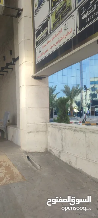 مكتب تجاري بارقى منطقه باربد بجانب صالة حياة اربد مباشرة للبيع.