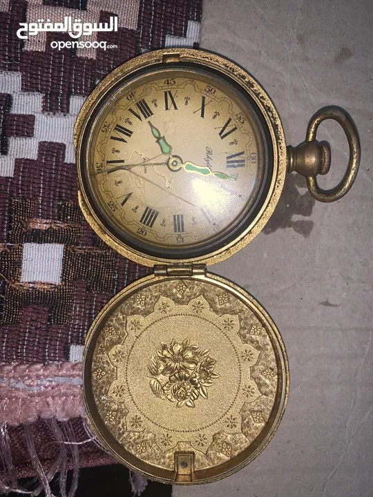 ساعة نادرة قديمة