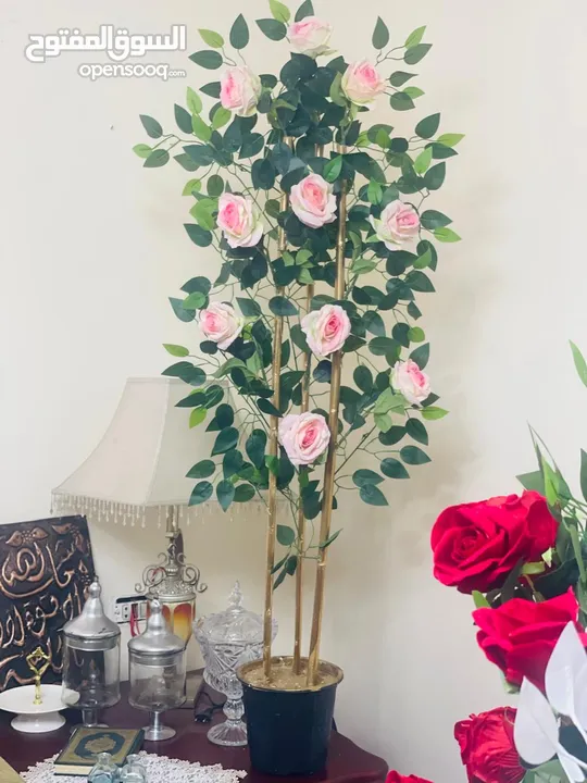 أشجار زينه ورد صناعي   متوفر لون احمر فقط  شغل بيتي مرتب بزبط داخلي و خارجي للمنزل وللغرف و للمداخل