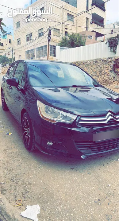 سيارة شبابيك مرتبة