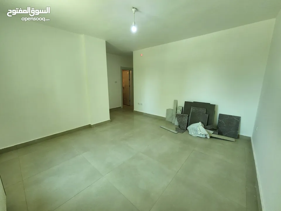 شقة فارغة للإيجار في الصويفية - REF: 14665
