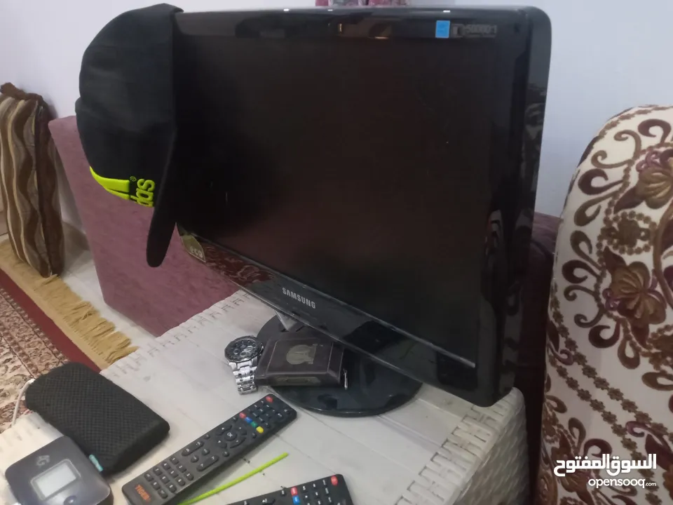 كمبيوتر وشاشة تلفاز أزوز