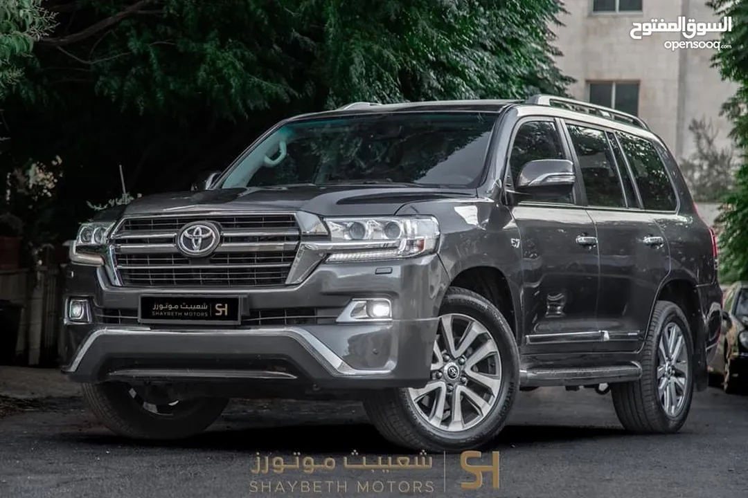 Toyota Land Cruiser 2017 V8 5700 cc VXR فحص كامل للبيع او البدل على سيارة احدث  السيارة بحالة ممتازة