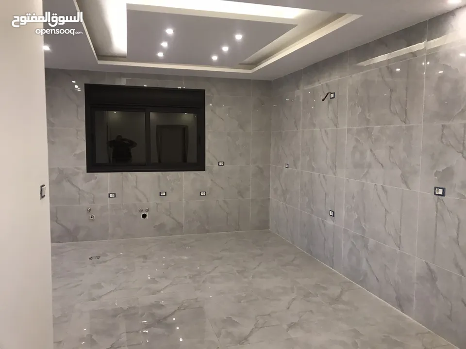 شقه ارضيه طابقيه مميزه للبيع او البدل