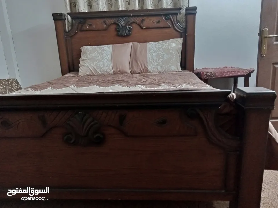 تخت غرفة نوم