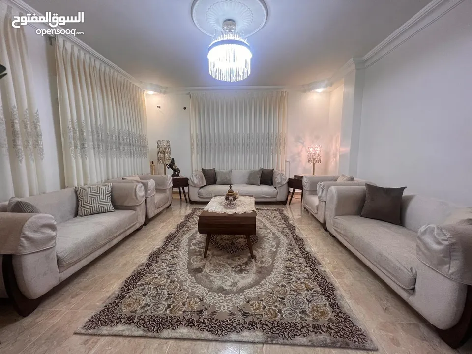 طقم كنب تفصيل 9 مقاعد أجود انواع الخشب ممتاز  – لون بيج أنيق – حالة ممتازة  جديد تماما غير مستعمل