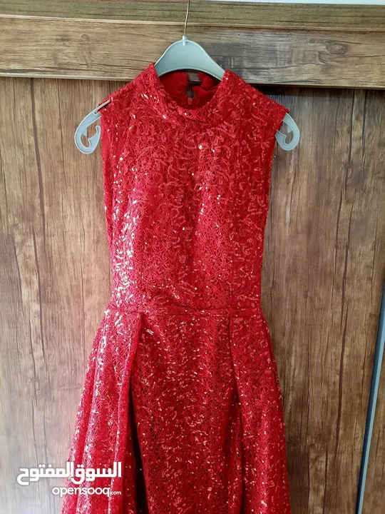 فستان حفلات احمر للبيع(لبسه وحده)